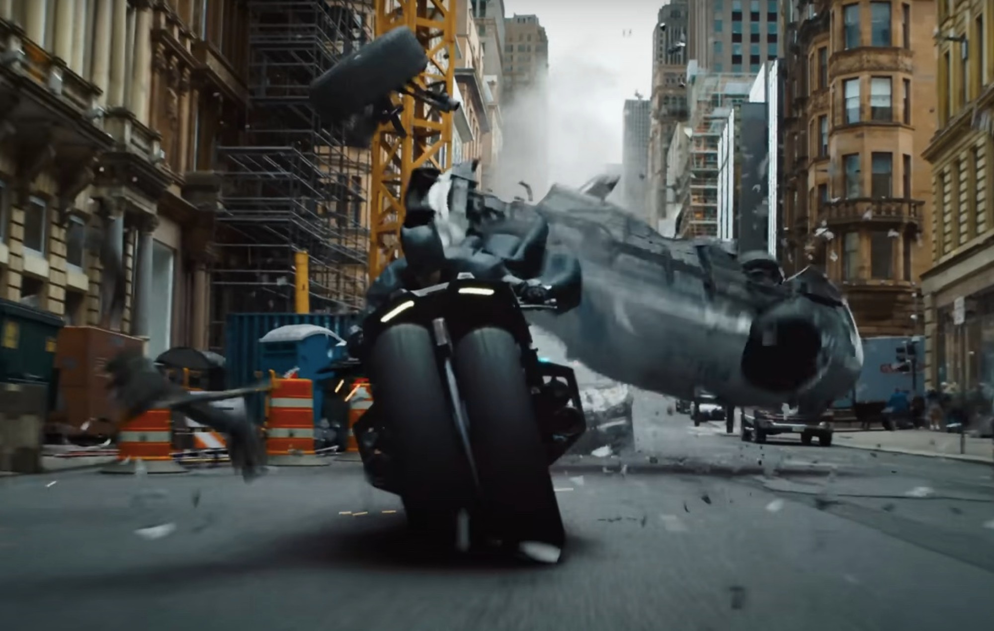 Финальный трейлер фильма dc «флэш» о летучих мышах, супергероях и барри