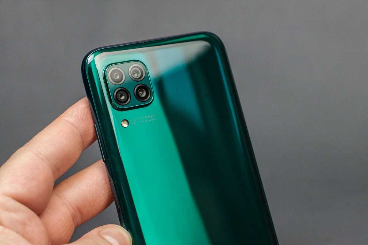 Компания HUAWEI предстваила в России два смартфона серии P40 lite: HUAWEI P40 lite с квадрокамерой и HUAWEI P40 lite Е с тройной камерой