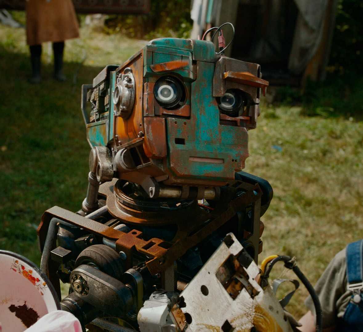 На Кинопоиске вышел новый большой проект – сериал Кибердеревня, который адаптирует завирусившиеся ролики про Россию будущего