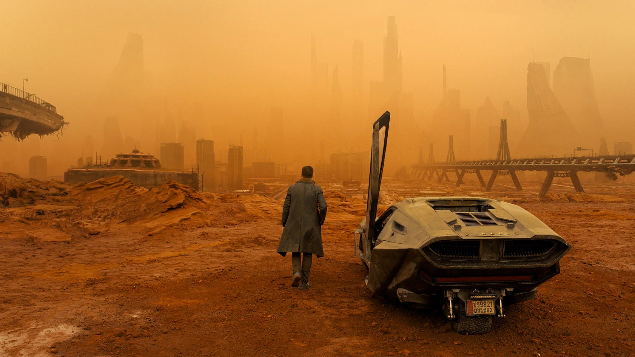 Обзор «бегущего по лезвию 2049». лучшая фантастика года? или десятилетия?