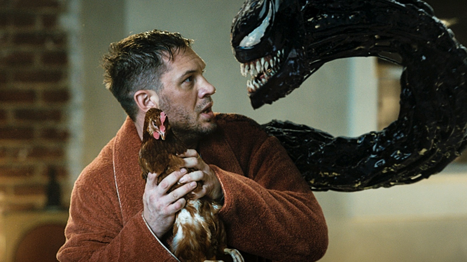 В прокат выходит блокбастер Веном 2 Venom: Let There Be Carnage, главную роль в которой сыграл Том Харди, а режиссером выступил Энди Серкис
